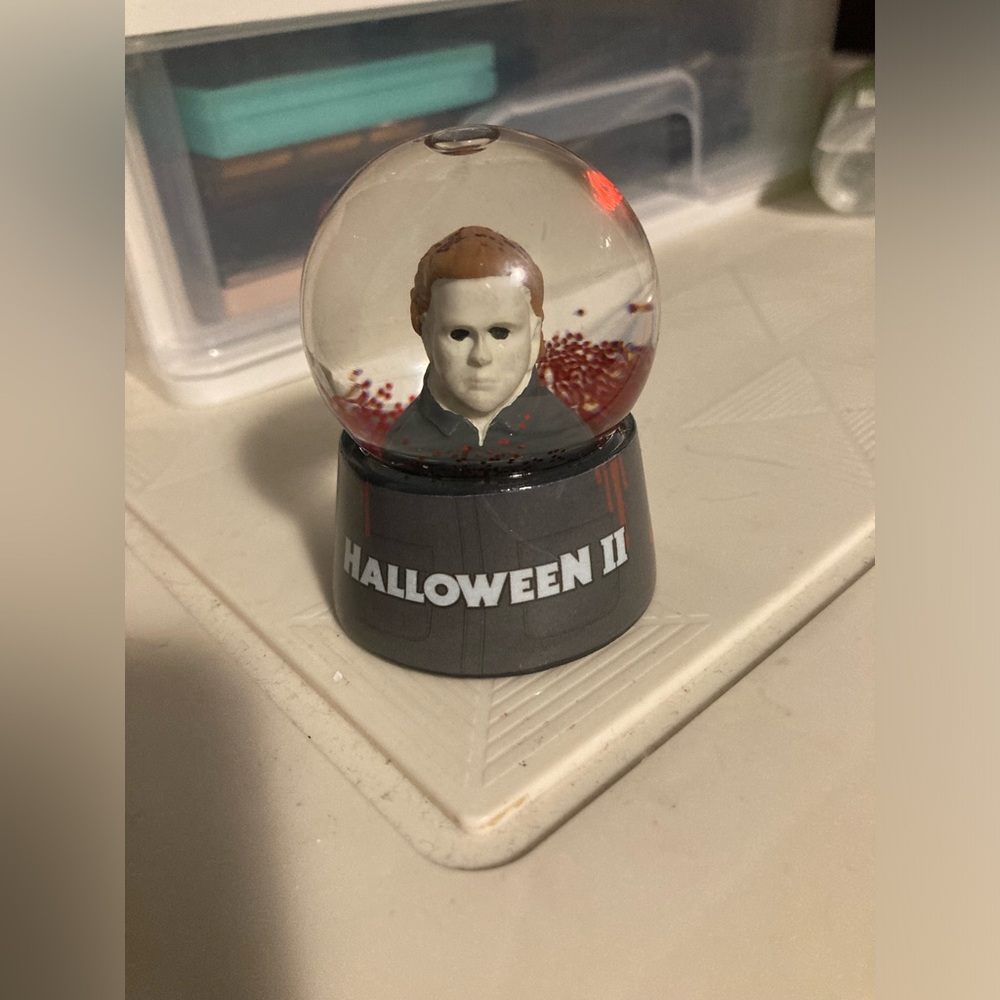 Michael myers snow globe